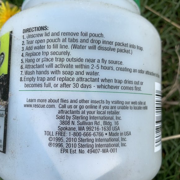 Reusable Outdoor Fly Trap With One Packet Of Non-Toxic Attractant - Picture 5 of 5